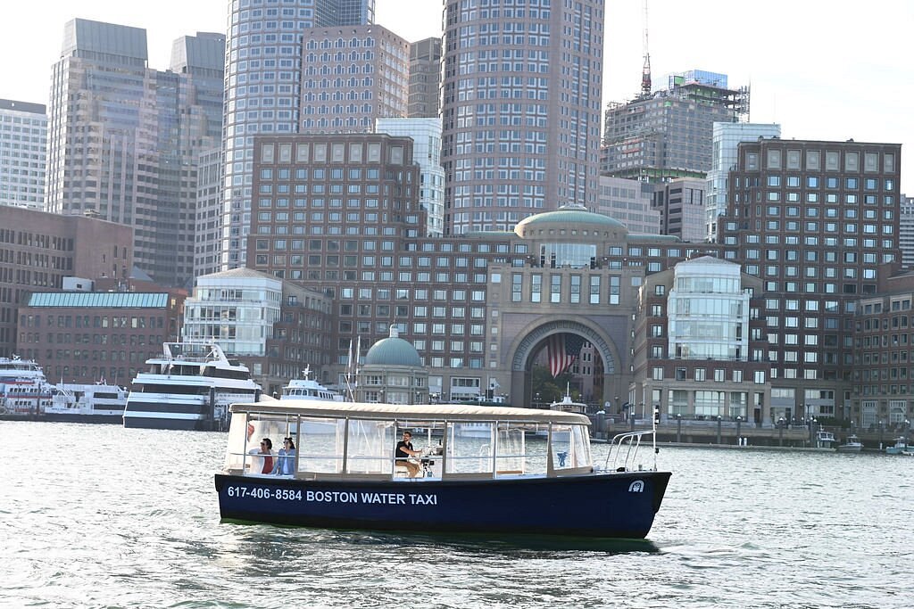 Transportasi Air yang Tersedia di Rowes Wharf